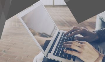 <b>Praca zdalna w czasie pandemii</b> Data realizacji: grudzień 2020
Język: Polski
Celem kolejnego badania rozwiązań informatycznych stosowanych przez polskie JST, przeprowadzonego przez serwis badawczy Komputerwfirmie.org pod koniec 2020 r. była analiza aktualnych potrzeb i działań JST. Analityków serwisu szczególnie interesowały zakres pracy zdalnej, stosowane rozwiązania oraz ewentualna rozbudowa infrastruktury informatycznej urzędów JST w pandemicznym roku 2020, w którym w zasadzie wszystkie urzędy administracji publicznej musiały przejść na częściowo zdalny tryb pracy.
